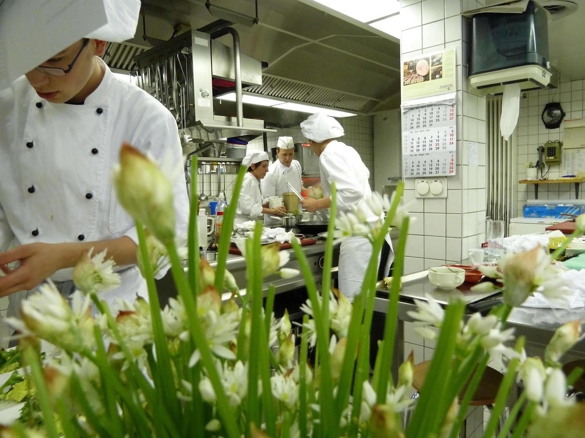 איירולו Hotel & Restaurant Forni מראה חיצוני תמונה